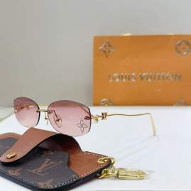 Picture of Louis Vuitton Sunglasses _SKUfw75015593fw